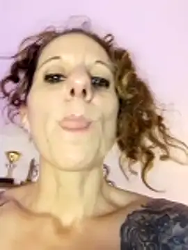 LauKiss online show from April 2026 09:39:33 PM