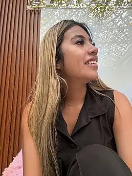 Kimmiebellarie online show from July 2026 03:03:02 PM