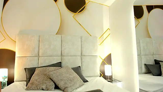 Liney09  online show from April 2026 07:42:01 PM