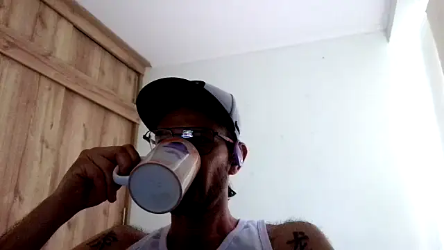 Snapshot of andrew_1520 chatting on November 2025 09:48:01 PM andrew 1520 online show from November 2025 09:48:01 PM