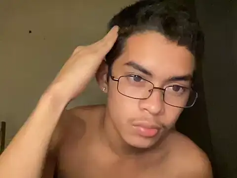 yourhotasian jhonpol16 online show from April 2026 02:18:02 PM