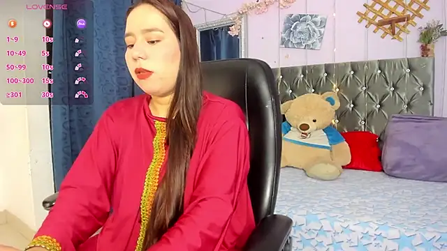 AlanaSaadi  online show from April 2026 12:42:01 PM