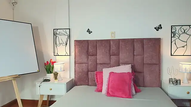 SophiaConor1 online show from April 2026 07:28:02 PM