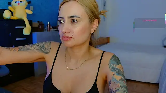 Snapshot of pennyyy_ chatting on May 2026 10:29:02 PM pennyyy online show from May 2026 10:29:02 PM