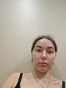 Doris2222 online show from April 2026 07:49:01 PM