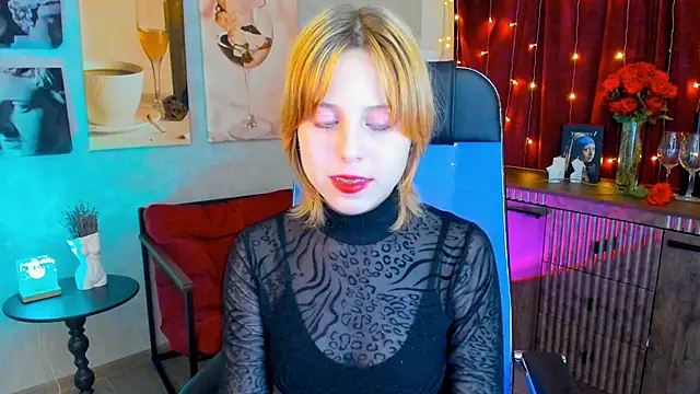 Snapshot of VivienneHebert chatting on April 2026 09:57:02 AM VivienneHebert online show from April 2026 09:57:02 AM