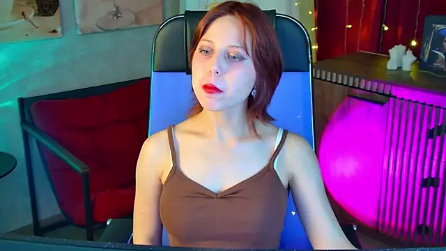 Snapshot of VivienneHebert chatting on May 2026 06:55:02 AM VivienneHebert online show from May 2026 06:55:02 AM