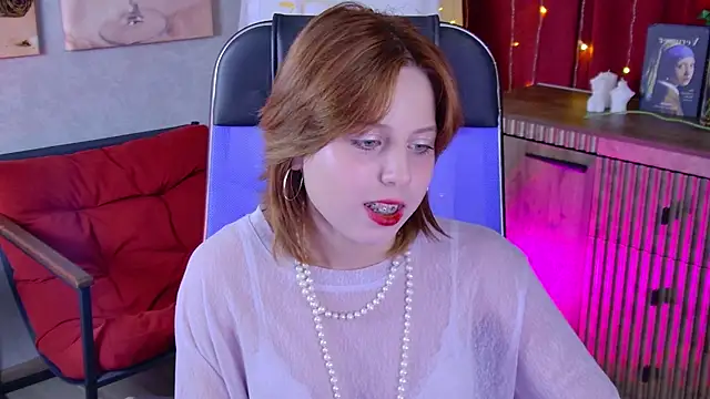 Snapshot of VivienneHebert chatting on June 2026 12:29:01 PM VivienneHebert online show from June 2026 12:29:01 PM