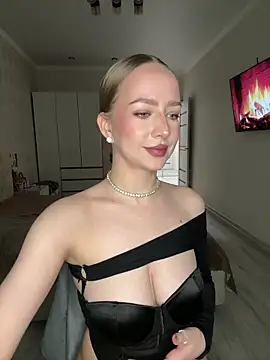 AlisaPearl online show from April 2026 07:38:02 PM