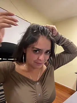 Selene  Ferrer online show from April 2026 09:39:33 PM