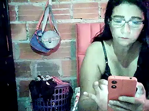 lola teem online show from April 2026 04:03:01 PM