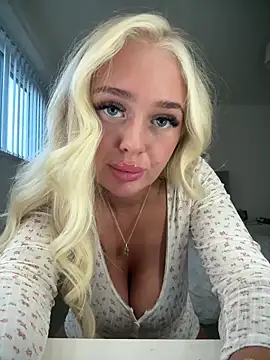 Vanillaheavennn online show from April 2026 06:59:02 PM