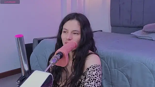 Snapshot of Samantha_bloww1 chatting on April 2026 03:44:01 AM Samantha bloww1 online show from April 2026 03:44:01 AM