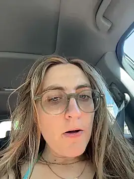 prettykitttty online show from April 2026 07:39:02 PM