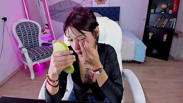 Anne Copperr  online show from April 2026 03:39:01 AM