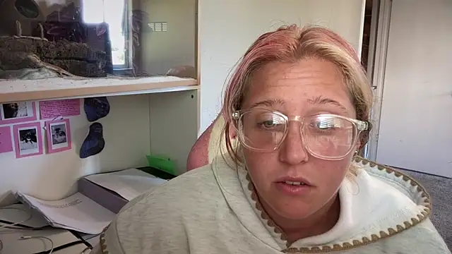 Snapshot of MUSCLEMOMMY1365 chatting on May 2026 03:30:02 PM MUSCLEMOMMY1365 online show from May 2026 03:30:02 PM