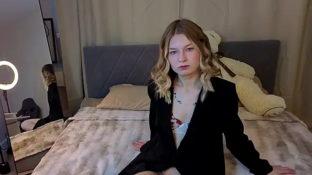 Lisa Hummi online show from April 2026 01:19:01 AM