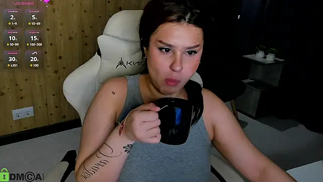 nicolewoss online show from June 2026 03:20:02 AM