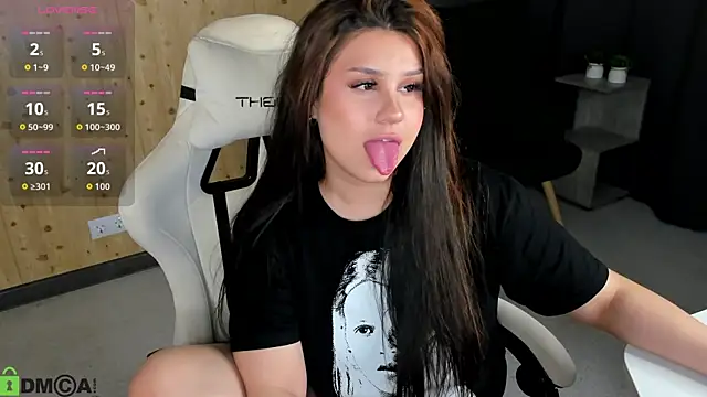 nicolewoss online show from July 2026 03:06:02 AM
