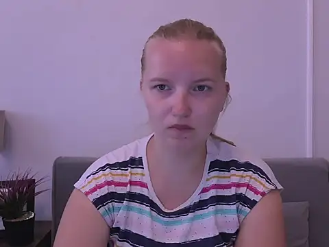 Snapshot of RoseTeacherX chatting on June 2026 07:20:01 AM RoseTeacherX online show from June 2026 07:20:01 AM