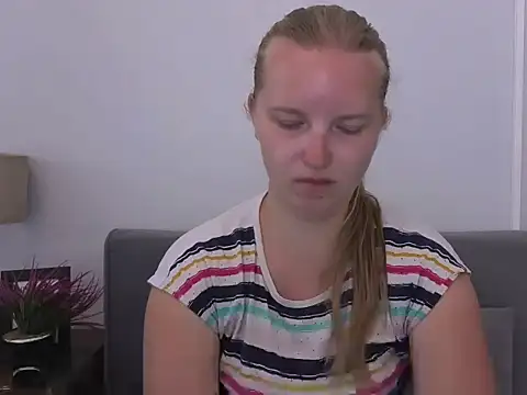 Snapshot of RoseTeacherX chatting on July 2026 07:32:02 AM RoseTeacherX online show from July 2026 07:32:02 AM