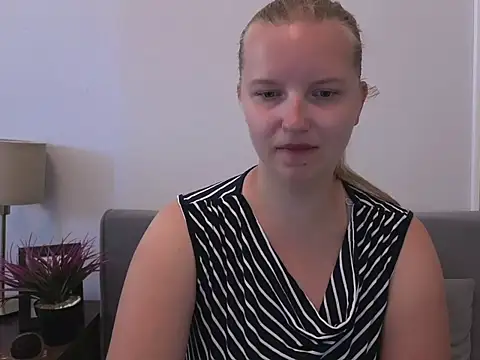 Snapshot of RoseTeacherX chatting on July 2026 07:36:02 AM RoseTeacherX online show from July 2026 07:36:02 AM