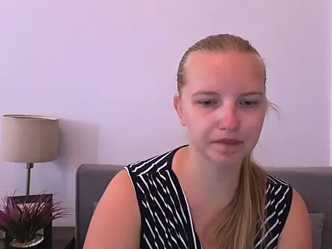 Snapshot of RoseTeacherX chatting on July 2026 07:43:01 AM RoseTeacherX online show from July 2026 07:43:01 AM