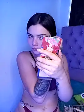 Dollce-fox online show from April 2026 07:58:01 PM