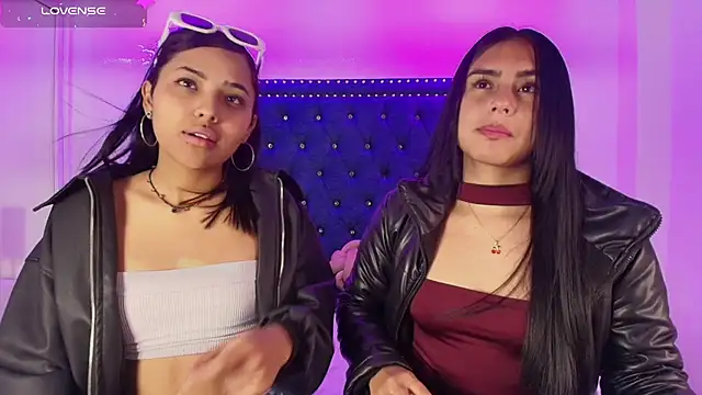 Serena and zoe online show from April 2026 07:39:01 PM