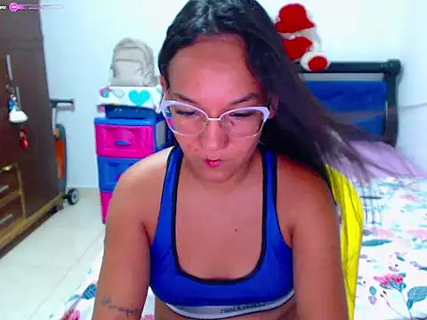 Snapshot of Roseluxs chatting on May 2026 12:50:02 AM Roseluxs online show from May 2026 12:50:02 AM