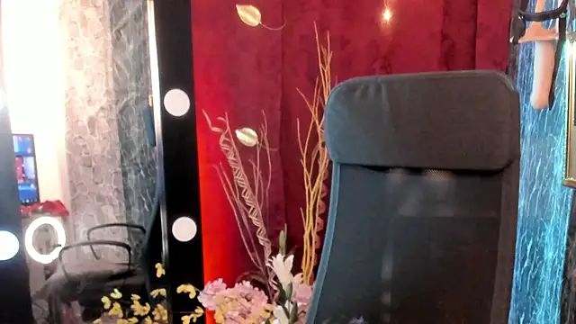 Queenscarlettsecret online show from April 2026 09:39:33 PM