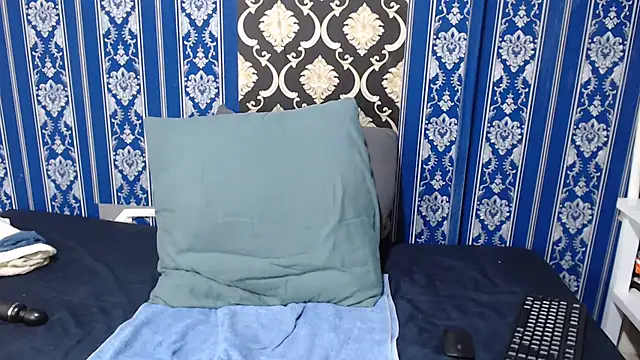 YummyBrownyxx online show from June 2026 07:18:01 PM