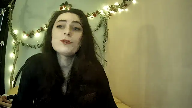 Snapshot of missclochette chatting on April 2026 12:00:02 PM missclochette online show from April 2026 12:00:02 PM