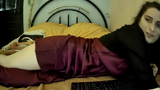 Snapshot of missclochette chatting on April 2026 12:29:02 PM missclochette online show from April 2026 12:29:02 PM