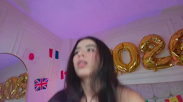 Snapshot of SophieBuitrago chatting on June 2026 07:05:01 PM SophieBuitrago online show from June 2026 07:05:01 PM