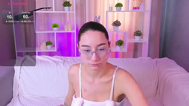 AndreaJohnsons online show from April 2026 08:12:01 AM