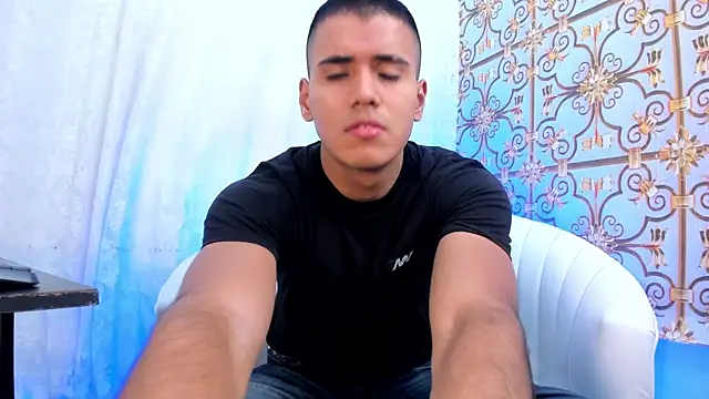 noahking18 online show from April 2026 11:47:01 AM