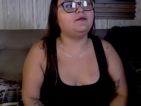 Luna  Cortez online show from April 2026 02:31:01 PM