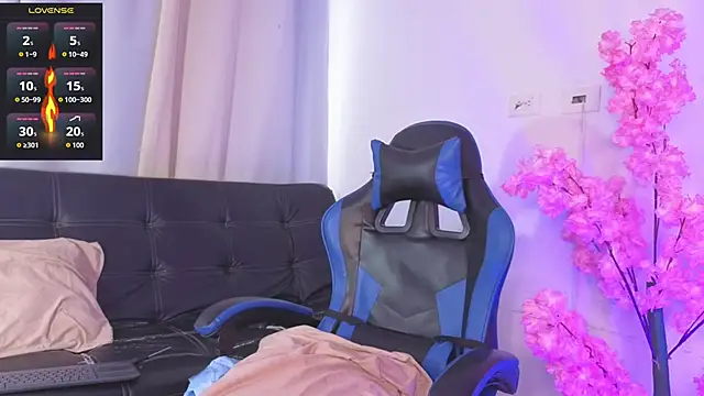 sary hott  online show from April 2026 12:30:02 PM