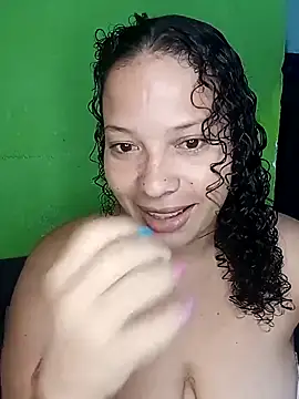 Snapshot of DivaCaliente1 chatting on May 2026 04:39:01 AM DivaCaliente1 online show from May 2026 04:39:01 AM