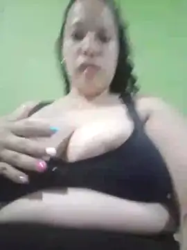 Snapshot of DivaCaliente1 chatting on May 2026 03:24:02 AM DivaCaliente1 online show from May 2026 03:24:02 AM