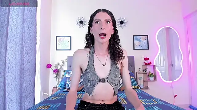 Snapshot of viioleta_queen chatting on May 2026 08:06:02 PM viioleta queen online show from May 2026 08:06:02 PM