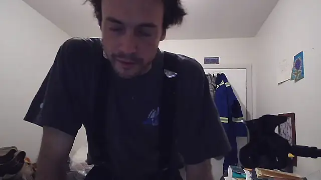Snapshot of JohnnyMoves chatting on May 2026 01:11:01 AM JohnnyMoves online show from May 2026 01:11:01 AM