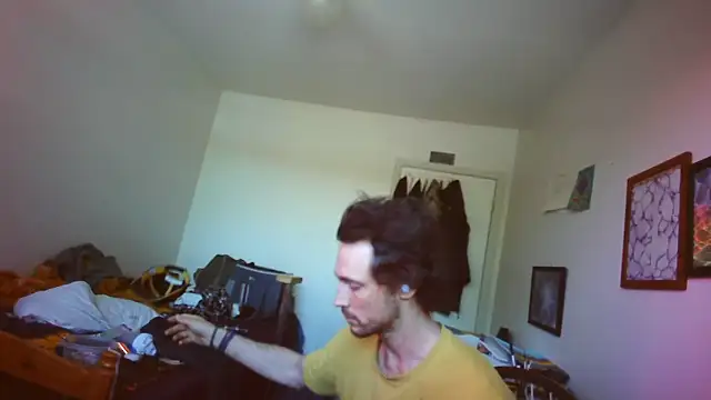 Snapshot of JohnnyMoves chatting on June 2026 08:47:02 PM JohnnyMoves online show from June 2026 08:47:02 PM