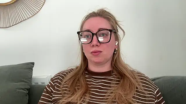 arielsweetieee online show from June 2026 07:43:02 AM