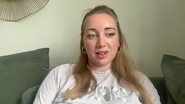 arielsweetieee online show from July 2026 08:41:02 AM
