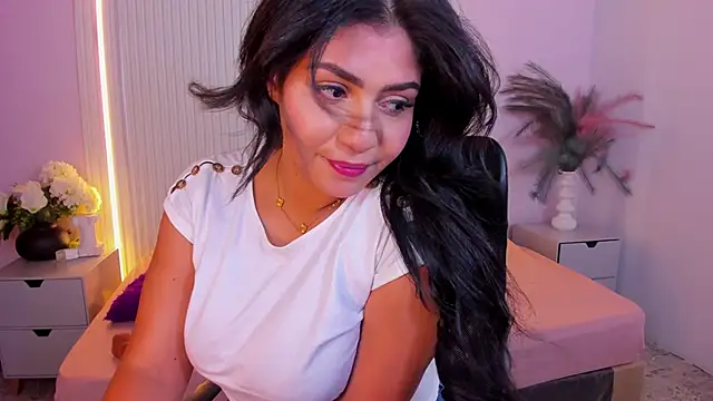 LucyWild8 online show from May 2026 06:14:01 PM