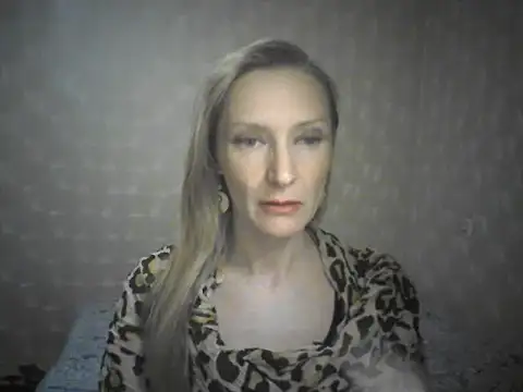 Snapshot of LunaBelle8 chatting on April 2026 05:45:02 PM LunaBelle8 online show from April 2026 05:45:02 PM