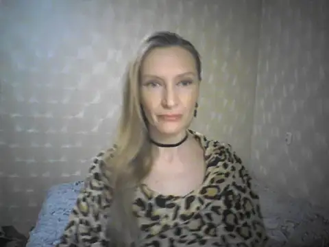 Snapshot of LunaBelle8 chatting on April 2026 05:43:01 PM LunaBelle8 online show from April 2026 05:43:01 PM