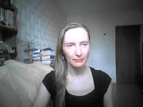 Snapshot of LunaBelle8 chatting on May 2026 12:24:02 PM LunaBelle8 online show from May 2026 12:24:02 PM